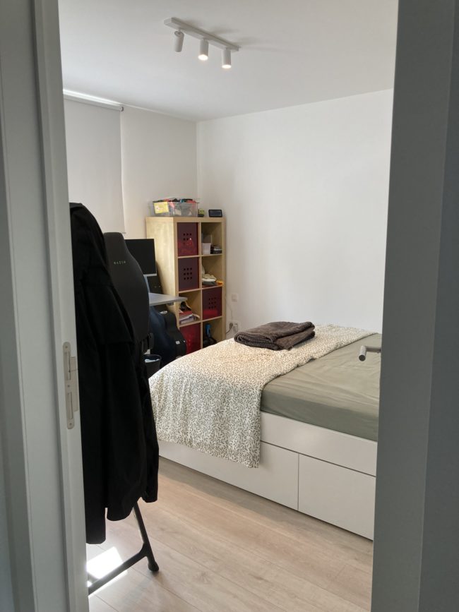 CHAMBRE AVEC DOUCHE PRIVATIVE – COLOCATION – PAPETERIES GENVAL