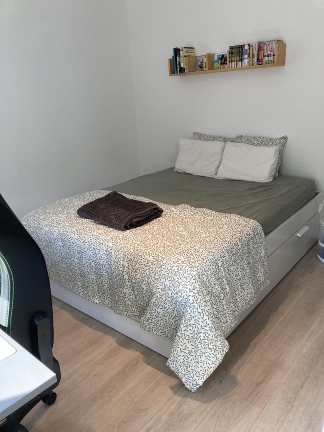 CHAMBRE AVEC DOUCHE PRIVATIVE – COLOCATION – PAPETERIES GENVAL