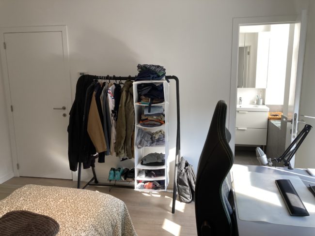 CHAMBRE AVEC DOUCHE PRIVATIVE – COLOCATION – PAPETERIES GENVAL