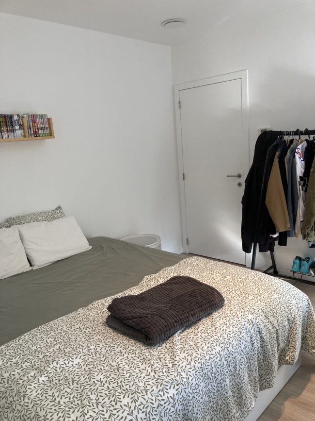 CHAMBRE AVEC DOUCHE PRIVATIVE – COLOCATION – PAPETERIES GENVAL